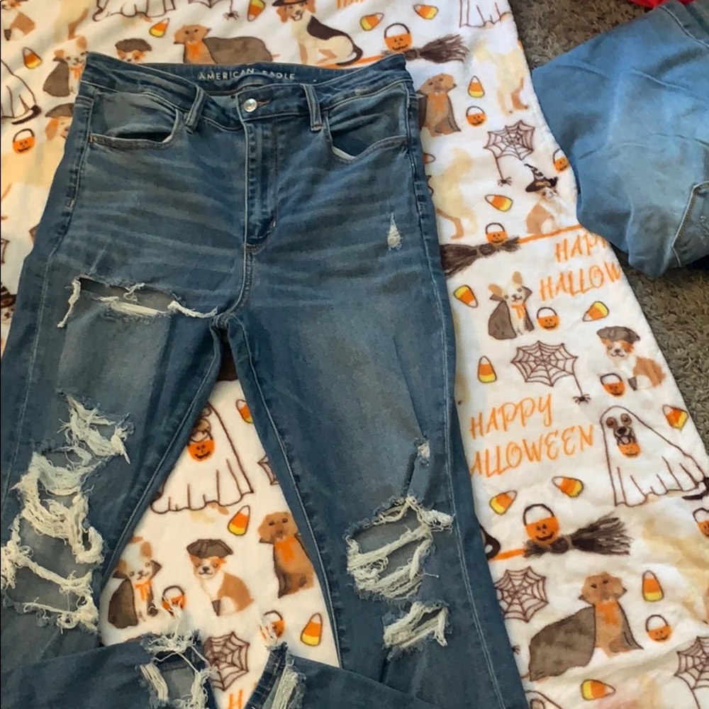 American Eagle disstressed skinny jean
